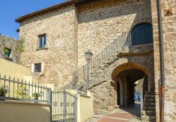 La Casa di San Tommaso d'Aquino, l'ingresso nella storica dimora (Lazio) - ©  www.aquinoturismo.it