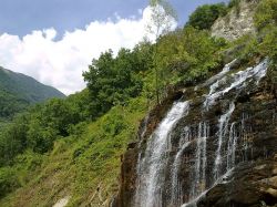 La cascata del Parco Fluviale di Caposele in Campania - © Gerrusson -CC BY-SA 3.0, Wikipedia