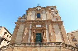 La cattedrale barocca di Piazza Armerina, Sicilia. La chiesa è dedicata a Maria Santissima delle Vittorie - © mary416 / Shutterstock.com