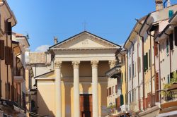 La cattedrale di Bardolino, provincia di Verona, Veneto. 



