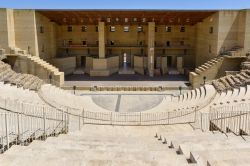 La cavea dell'antico teatro romano di Sagunto, Spagna. Fra i principali simboli della città, è stato parzialmente restaurato nel tardo XX° secolo - © nito / Shutterstock.com ...