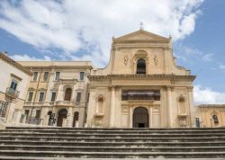 La Chiesa del Santissimo Salvatore a Noto - La Chiesa de Santissimo Salvatore, tra i più grandi ed imponenti edifici barocchi della città e dell'intera provincia di Siracusa, ...