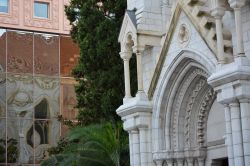 La chiesa di Notre Dame a Nizza, Francia. Un particolare della facciata di questa bella basilica costruita fra il 1864 e il 1868 su progetto dell'architetto Luis Lenormand.
