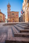 La chiesa di San Isidoro El Real a Oviedo, Spagna. Sorge a fianco del Municipio cittadino in Plaza de la Constitucion. Fu fondata nel 1576 per volere di Magdalena de Ulloa, vedova di Luis Mendez ...