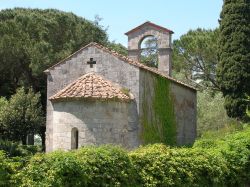 La Chiesa di San Martino a Uliveto Terme, Toscana - © Taccolamat - CC BY-SA 2.5 it, Wikipedia
