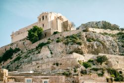 La Chiesa di San Matteo a Scicli: si trova in posizione panoramica in cima ad una collina - © futureGalore / Shutterstock.com