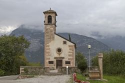 La piccola chiesa di San Mauro a Calavino in in Val Cavedine in Trentino