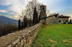 La Chiesa di San Michele a Ome, provincia di Brescia (Lombardia) - © Cristian Lorini, CC BY-SA 3.0, Wikipedia