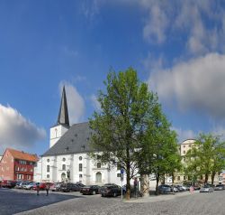 La chiesa di San Pietro e Paolo a Weimar, Turingia, Germania. Realizzata in stile tardogotico, questo edificio religioso ospita preziosi arredi barocchi - © Pecold / Shutterstock.com