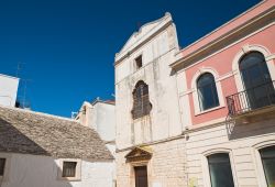 La Chiesa di Santa Chiara in centro a Noci in Puglia