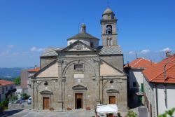 La Chiesa di Santa Maria Annunziata in centro a Roccaverano in Piemonte