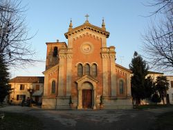 La Chiesa di Santa Maria Assunta e Santa Lucia di Rovereto, frazione di Ostellato - © Threecharlie, CC BY-SA 4.0, Wikipedia