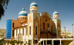 La chiesa di Sant'Antonio a Keren, Eritrea. Assieme a quella di San Michele, è una delle chiese cattoliche costruite in città. Elementi tipicamente orientali si intrecciano ...