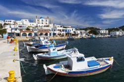 La chiesa madre di Lipsi vista dal porto dell'isola, arcipelago del Dodecaneso (Grecia) - © Milan Gonda / Shutterstock.com