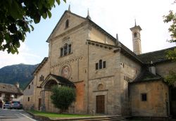 la Chiesa parrocchiale a Montecrestese in Piemonte - © Alessandro Vecchi - CC BY-SA 3.0, Wikipedia