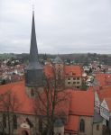 La chiesa principale della città di Schlitz, Germania - L'austera architettura del più importante edificio religioso di Schlitz su cui spicca il bel campanile grigio 
 ...