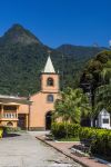 La chiesetta del villaggio di Vila do Abraao sull'Ilha Grande, Brasile.
