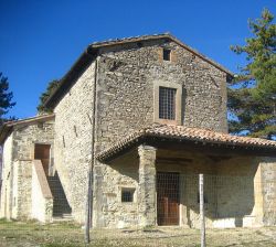 La Chiesetta della Madonna dei Confini si trova nel territorio comunale del borgo di Montone in Umbria - © Renato Vecchiato - CC BY-SA 3.0 - Wikipedia