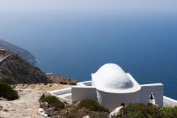 La chiesetta della Vergine sull'isola di Sikinos, Grecia.

