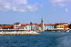 La città di Fazana, Croazia. Da questa località, per la prima volta, Josip Broz Tito, futuro presidente dell'ex Jugoslavia, si è avviato verso l'arcipelago di Brioni.
 ...