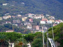 La città di La Spezia vista dal porto, Liguria. Questa località si trova all'estremo levante della regione, a pochi chilometri dal confine con la Toscana, al centro di un golfo ...