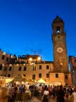 La città di Pontremoli by night, Toscana, fotografata durante il festival medievale annuale - © Lorenza Marzocchi / Shutterstock.com