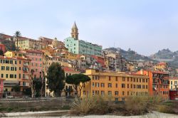La città vecchia di Ventimiglia, Imperia, Liguria. Viene spesso chiamata anche "Porta Occidentale d'Italia" e  "Porta Fiorita d'Italia" - © MTravelr ...