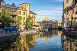 La cittadina industriale di Norrkoping, Svezia, con il fiume Motala - © Rolf_52 / Shutterstock.com