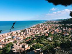 La costa di Grottammare vista dalle colline, Ascoli Piceno (Marche). Questa suggestiva località è abbracciata da un paesaggio vario e ridente che sembra quasi sorridere ai visitatori.
 ...