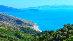 La costa sud dell'Albania con in primo piano la bella spiaggia di Lukove