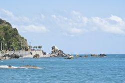 La costa Tirrenica sicula nei pressi di Brolo: siamo in provincia di Messina - © Gandolfo Cannatella / Shutterstock.com