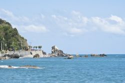 La costa Tirrenica sicula nei pressi di Brolo: siamo in provincia di Messina - © Gandolfo Cannatella / Shutterstock.com
