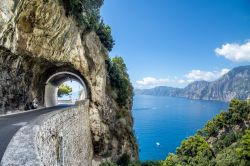 La costiera amalfitana, Campania. Situato a sud della penisola sorrentina, questo tratto di costa campana si affaccia sul golfo di Salerno. Patrimonio dell'Umanità dell'Unesco, ...
