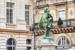 La facciata di un edificio storico a La Rochelle, regione Poitou-Charentes, Francia - © Nevskii Dmitrii / Shutterstock.com