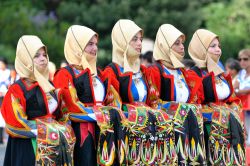 La Festa del Redentore a Nuoro in Sardegna: parata di costumi tradizionali sardi - © Francescomoufotografo / Shutterstock.com