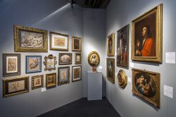 La Fiera dell'Antiquariato di Modena: Modenantiquaria si svolge a Modenafiere (Emilia-Romagna).
