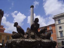 La Fontana dei 4 Mori a Marino, è famosa per il miracolo del vino durante la Sagra dell'Uva - © Gino il Pio - Wikipedia