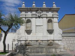 La Fontana dello Steccato in centro a Barile in Basilicata  - © Generale Lee - CC BY-SA 3.0, Wikipedia