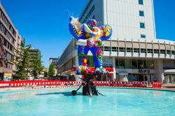 La particolare fontana Lebensretter Brunnen a Duisburg, opera di Niki de Saint Phalle - © saiko3p / Shutterstock.com