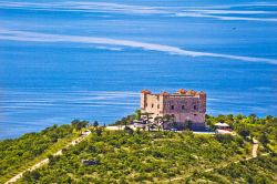 La fortezza di Nehaj vista dall'alto, canale del Velebit, Croazia.



