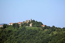La frazione di Montecanne a Isola Cantone in Liguria, al confine con il Piemonte - © Andre86, Wikipedia