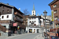 La frazione di Paquier a Valtournenche in Valle d'Aosta - © Ovchinnikova Irina / Shutterstock.com