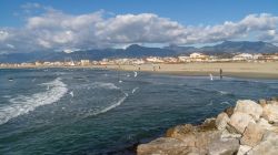 La grande spiaggia di Viareggio in Toscana, provincia di Lucca.