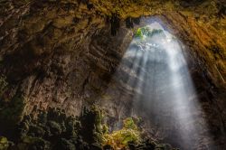 La Grave, la grande sala  con apertura sulla volta delle Grotte di Castellana in Puglia