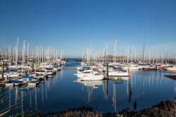 La marina di Howth, un piccolo villaggio della costa est dell'Irlanda