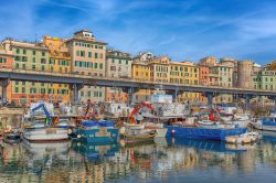 La marina e il centro storico di Genova, il capoluogo della Liguria - © faber1893 / Shutterstock.com