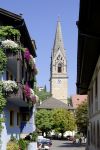 La chiesa Parrocchiale di Termeno sulla Strada del Vino, in Alto Adige - © Peter Probst / Shutterstock.com
