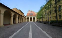 La Piazza Antonio da Budrio nell'omonima città dell'Emilia, in Provincia di Bologna - © Pierluigi Mioli - CC BY-SA 4.0, Wikipedia