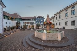 La piazza centrale della frazione di San Michele ad Appiano in Trentino Alto Adige - © Pawel Gegotek / Shutterstock.com