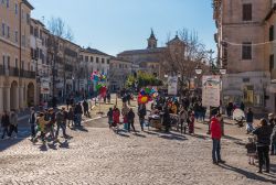 La piazza centrale di Poggio Mirteto nel periodo del Carnevale, provinciadi Rieti - © ValerioMei / Shutterstock.com